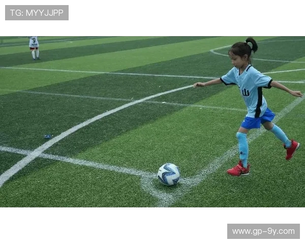 当足球边锋彻底炸裂速度与激情交织点燃绿茵风暴